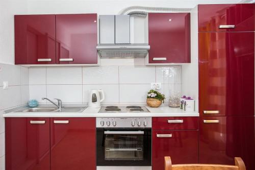 Apartments by the sea Baska Voda, Makarska - 12421