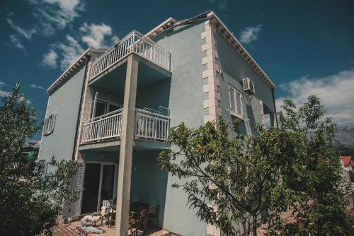 Apartments with parking space Korcula - 12423