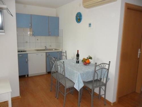 Apartments with parking space Korcula - 12423