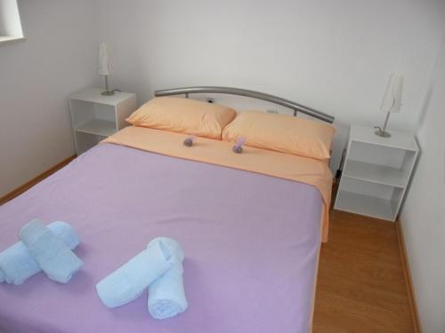 Apartments with parking space Korcula - 12423