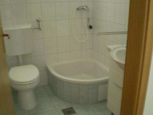Apartments with parking space Korcula - 12423