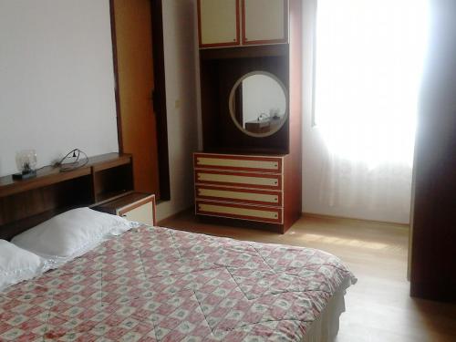 A bed or beds in a room at Apartments by the sea Zaglav, Dugi otok - 12424