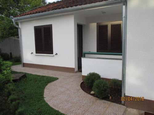 Apartments with WiFi Necujam, Solta - 12500