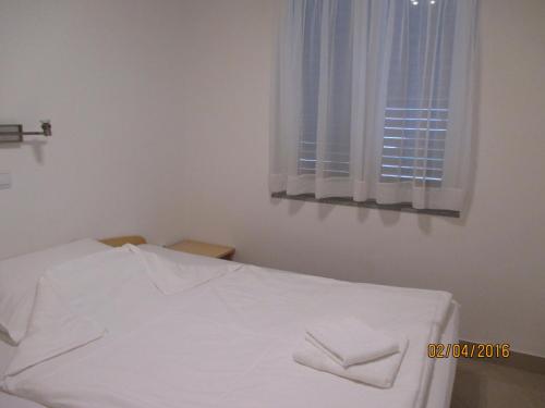 Postel nebo postele na pokoji v ubytování Apartments with WiFi Necujam, Solta - 12500
