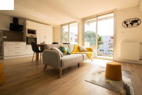 005- Appartement 6 chambres, Tramway, Parking,Clim