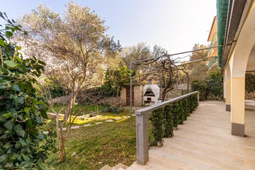 Apartments with a parking space Mali Losinj (Losinj) - 12551