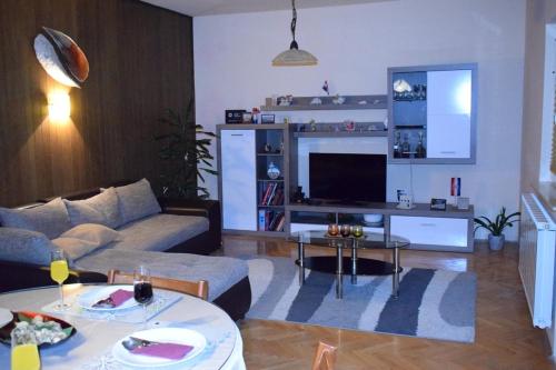 Apartments with a parking space Kastel Stari, Kastela - 12568