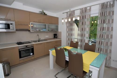 Apartments with a parking space Zagreb - 12573
