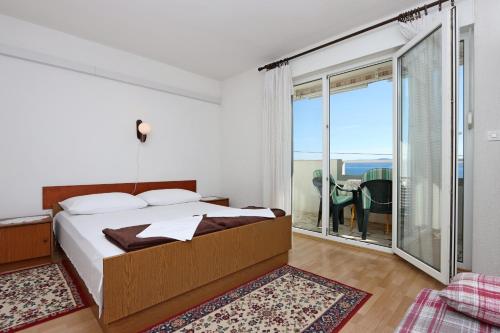 Postel nebo postele na pokoji v ubytování Apartment Crikvenica 12592c