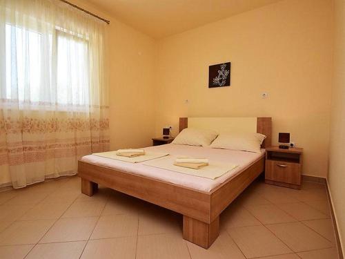 Lova arba lovos apgyvendinimo įstaigoje Family friendly apartments with a swimming pool Kastel Stafilic, Kastela - 12627