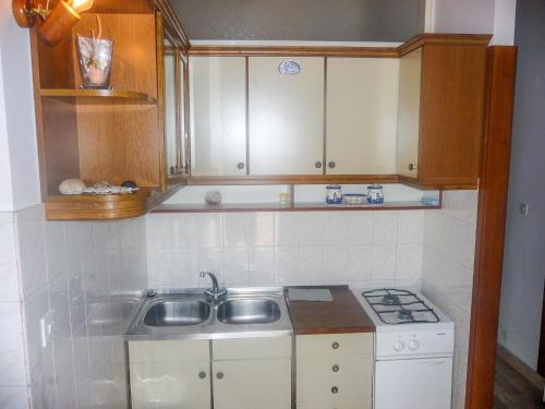 Apartments by the sea Stanici, Omis - 12723
