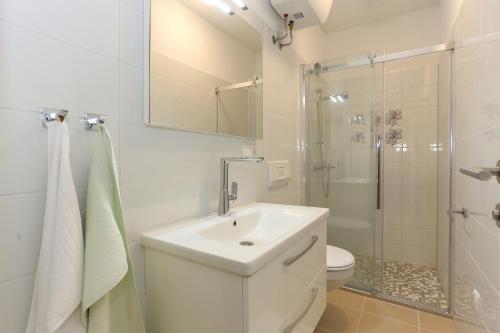 Apartments with parking space Trogir - 12695