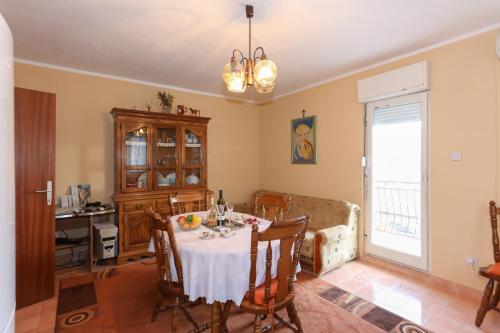 Apartments with parking space Trogir - 12695