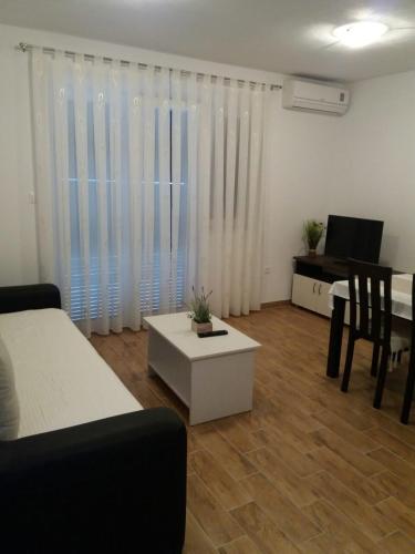 Apartments with a parking space Podgora, Makarska - 12807