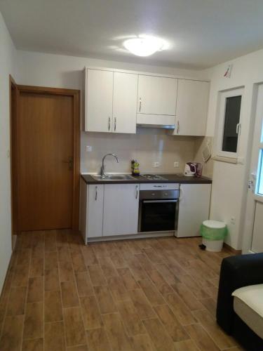 Apartments with a parking space Podgora, Makarska - 12807