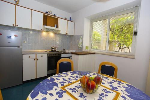 Apartment Podgora 12816a