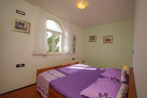 Apartments by the sea Rogoznica - 12820