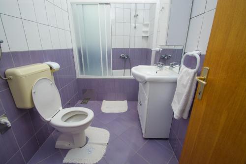 Apartments by the sea Rogoznica - 12820