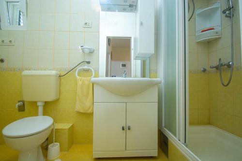 Apartments by the sea Rogoznica - 12820