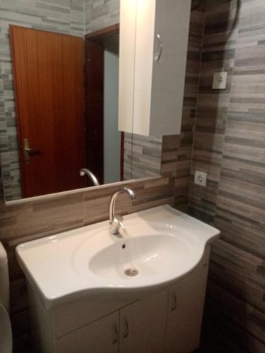 Studio Orebic 12850b