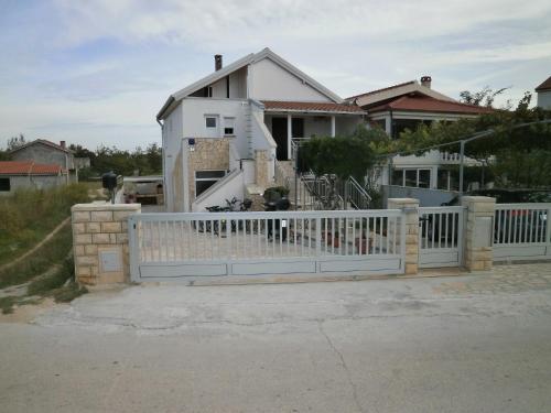 Apartments with parking space Nin, Zadar - 12864