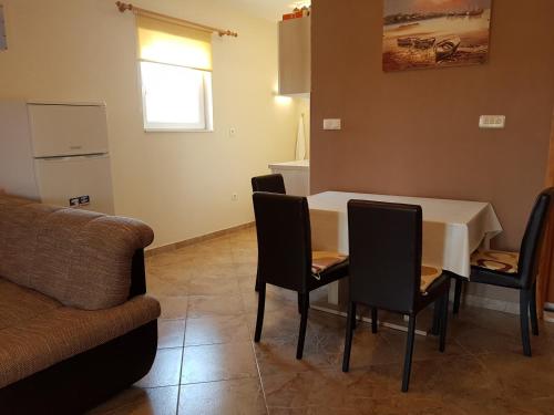 Family friendly seaside apartments Kanica, Rogoznica - 12895