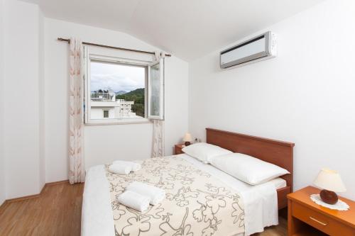 Postel nebo postele na pokoji v ubytování Apartments by the sea Lopud, Elafiti - 12910