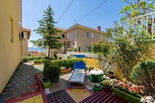 Apartments with a parking space Novi Vinodolski - 12790
