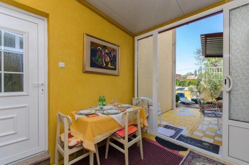 Apartments with a parking space Novi Vinodolski - 12790