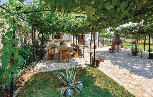 Apartments with a swimming pool Pula - 13020