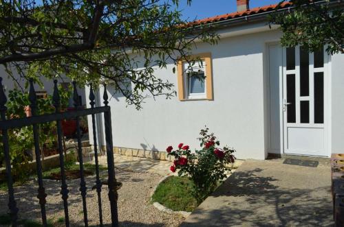 Fotografia z galérie ubytovania Apartments with a parking space Lun, Pag - 13022 v destinácii Lun
