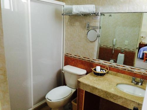 Bilik mandi di Villa Caltengo