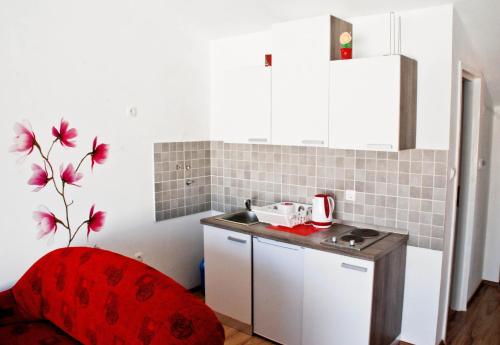 Apartments with a parking space Novi Vinodolski - 13098