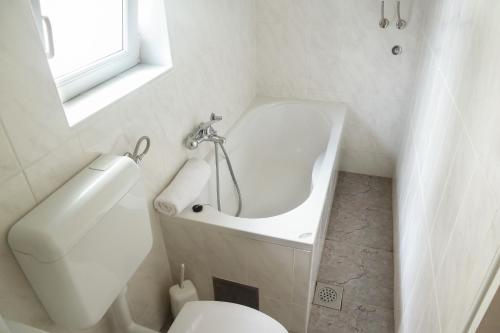 Koupelna v ubytování Apartments by the sea Stara Novalja, Pag - 13084