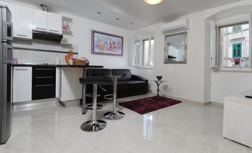 Apartments by the sea Split - 13105