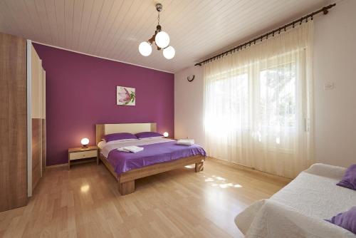 Postel nebo postele na pokoji v ubytování Apartments and rooms with parking space Trogir - 13102
