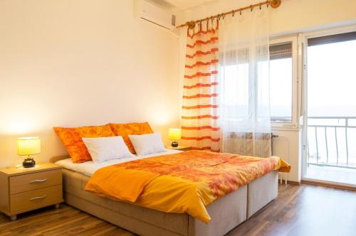 Apartments with a parking space Novi Vinodolski - 13159