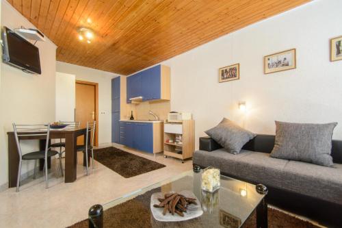 Apartments by the sea Trogir - 13167