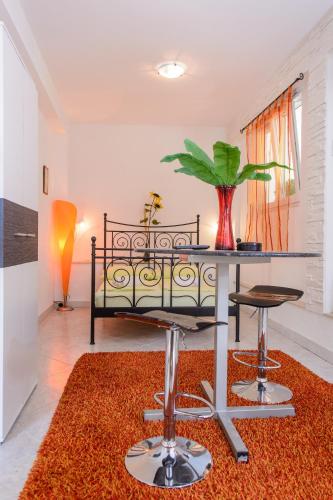 Apartments by the sea Trogir - 13167