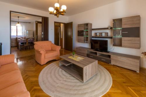 Apartments with a parking space Crikvenica - 13204