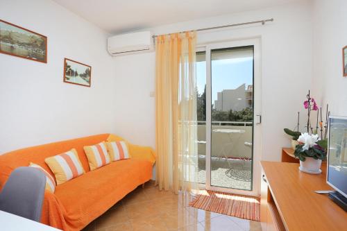 Apartments by the sea Makarska - 13222