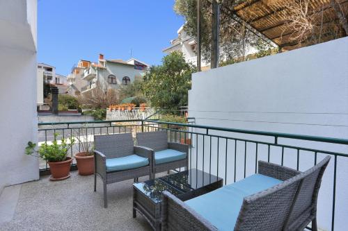 Apartments by the sea Makarska - 13222