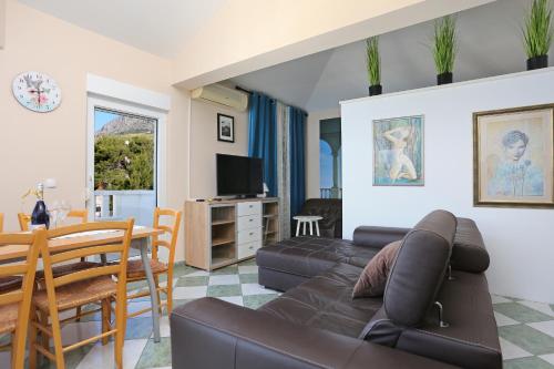 Apartments by the sea Lokva Rogoznica, Omis - 13226