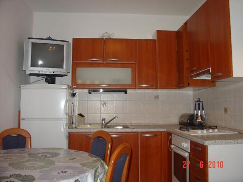 O bucătărie sau chicinetă la Apartments with a parking space Sveti Filip i Jakov, Biograd - 13225