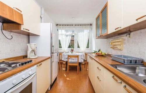Apartments with WiFi Rijeka - 13261