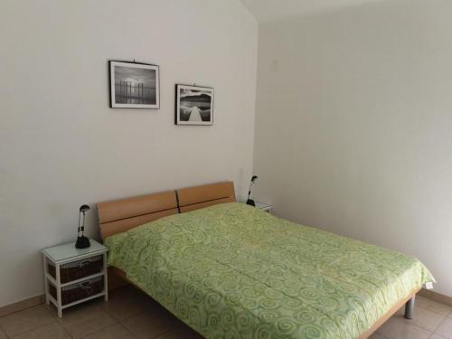 Ένα ή περισσότερα κρεβάτια σε δωμάτιο στο Apartments by the sea Brgulje, Molat - 13318