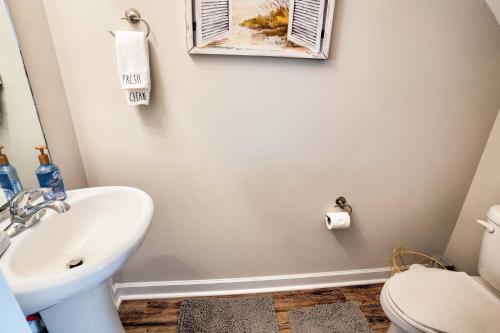 Ένα μπάνιο στο Kannapolis Excellent Sleep Experience - Pet Friendly