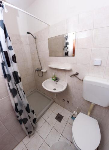 Apartments and rooms with parking space Pag - 13355
