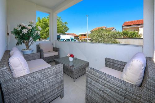Apartments by the sea Bibinje, Zadar - 13386