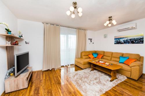 Apartments with swimming pool Podstrana, Split - 13393